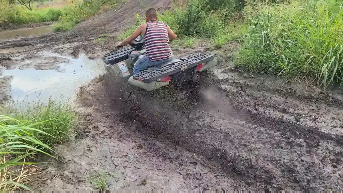Toyota Tundra throwing mud splash at 281 CC offroad park